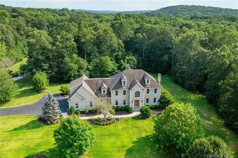 5 Clydesdale Ct, Monroe, CT 06468