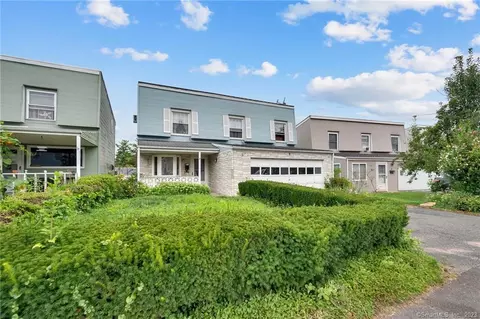 7 Braeburn Ln, Middletown, CT 06457