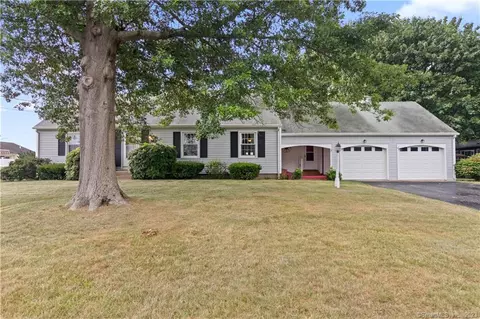 3 Buell Ct, Clinton, CT 06413