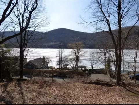300 State Route 39, New Fairfield, CT 06812
