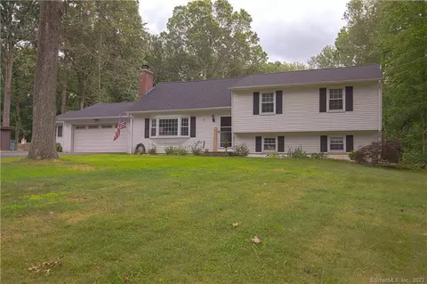 4 Woodhaven Dr, Portland, CT 06480