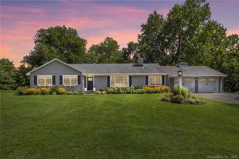 85 Gilbert Dr, Trumbull, CT 06611
