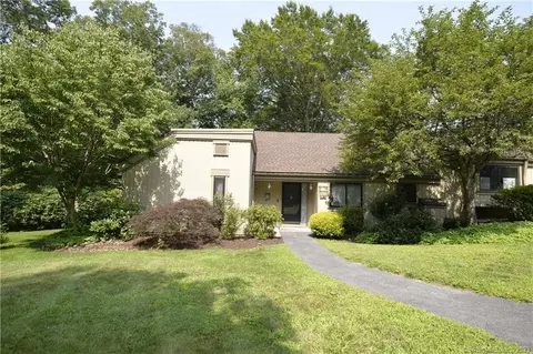 602 Heritage Vlg #A, Southbury, CT 06488
