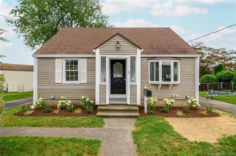 32 Alden Ct, Milford, CT 06460