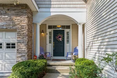 18 Crestview Ln #18, Danbury, CT 06810