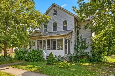 365 Old Whitfield St, Guilford, CT 06437