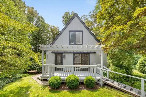 9 Arrowhead Ct #9, Avon, CT 06001