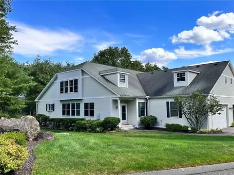 8 Bittersweet Ln #8, Avon, CT 06001