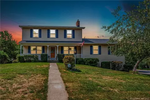 18 Applewood Ln, Naugatuck, CT 06770