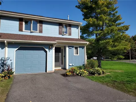74 Copper Beech Dr #74, Rocky Hill, CT 06067