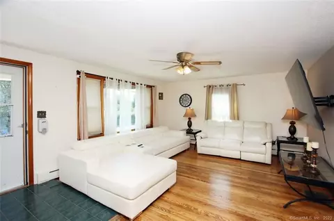 82 Bradley Ave, Waterbury, CT 06708