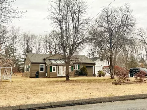 96 Webster St, Farmington, CT 06085