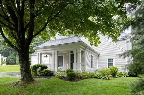 17 Caveson Ct, Middlebury, CT 06762
