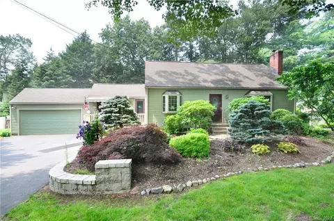 42 Chriswell Dr, Simsbury, CT 06070