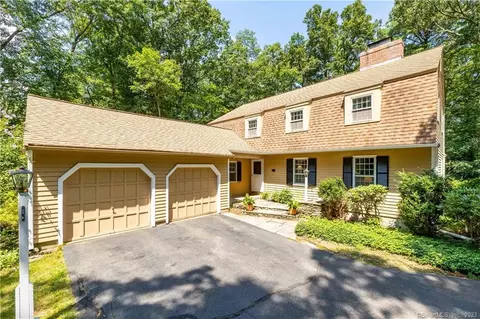 32 Fox Den Rd, Simsbury, CT 06092