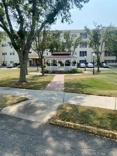 75 Washington Ave #4-304, Hamden, CT 06518