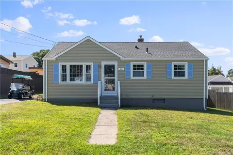 30 Bayshore Dr, New London, CT 06320