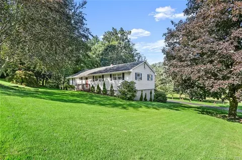 63 Tanager Ln, Trumbull, CT 06611