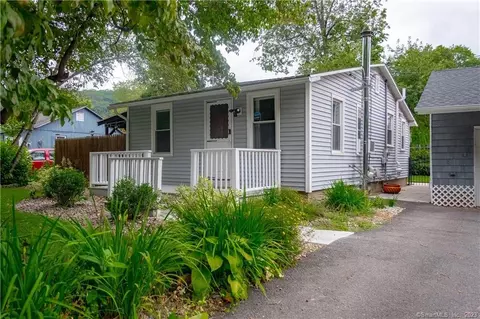 12 Dock Dr, Newtown, CT 06482