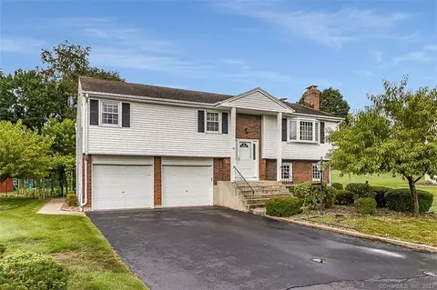 19 Cricket Ln, Newington, CT 06111