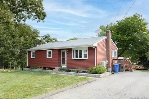 31 Crestview Dr, Colchester, CT 06415