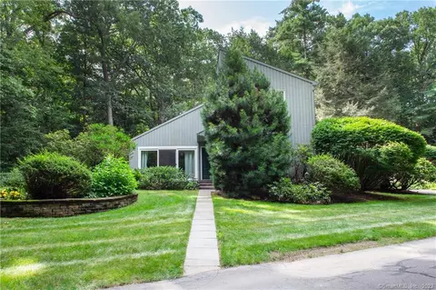 12 Linda Ln, Simsbury, CT 06070