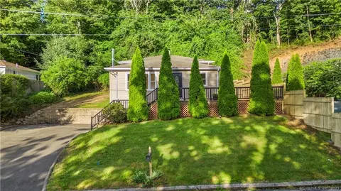 108 Luciani Rd, Woodbridge, CT 06525