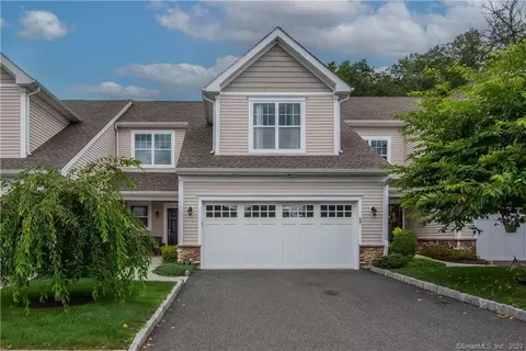 57 Woods Ln #57, Newtown, CT 06470