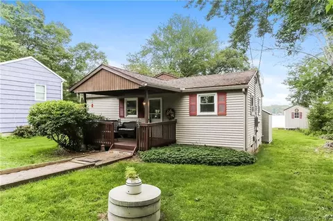 7 Lake Shore Dr, Lebanon, CT 06249