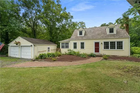 529 Horse Pond Rd, Madison, CT 06443