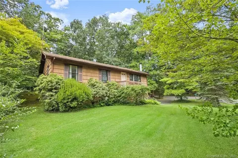 44 Angelus Dr, Greenwich, CT 06831