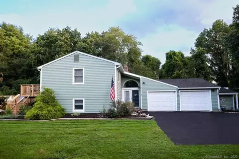 3 Country Club Dr, Sprague, CT 06330