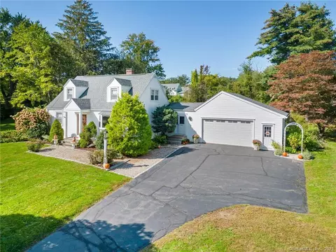 91 Day St, Granby, CT 06035