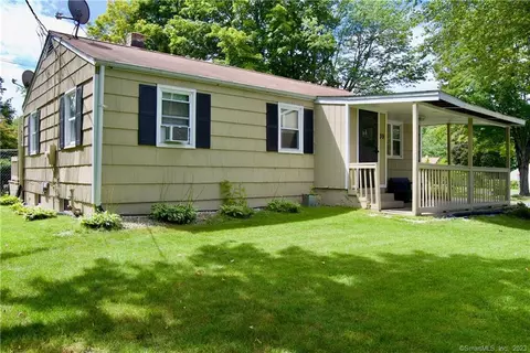39 Mohawk Dr, Unionville, CT 06085