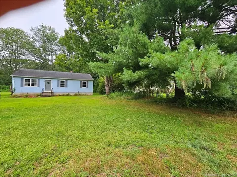 189 Lake St, Moosup, CT 06354