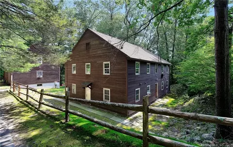 239 Old Farms Rd #17D, Avon, CT 06001