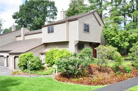 20 Walnut Ln #20, Avon, CT 06001