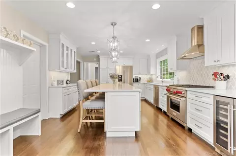 157 Parry Rd, New Canaan, CT 06840