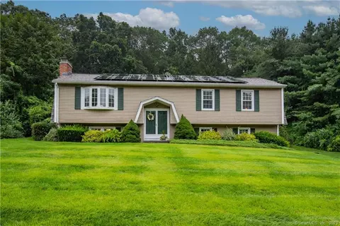 6 Pamanata Mdws, Beacon Falls, CT 06403