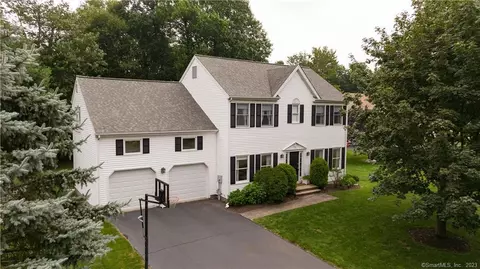 30 Fairlawn Dr, Wallingford, CT 06492