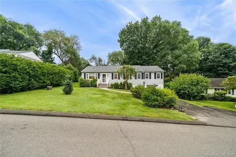 39 Castle Hill Dr, Bethel, CT 06801