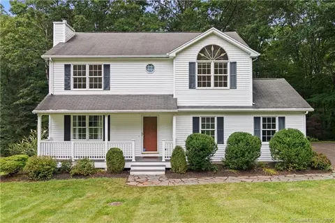 47 Dunbar Ln, Hamden, CT 06514
