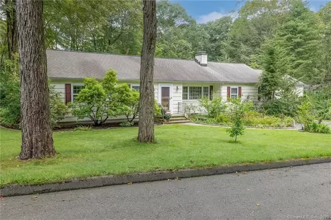 16 Kiahs Brook Ln, Ridgefield, CT 06877