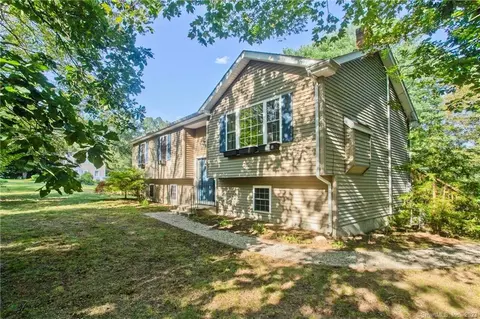 5 Brooklyn Rd, Pomfret, CT 06230