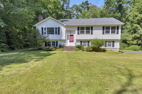 14 Stagecoach Run, East Hampton, CT 06424