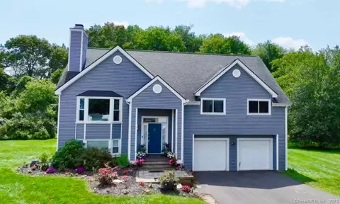 82 Meadowbrook Dr, Manchester, CT 06042