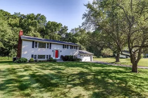 24 Corrine Dr, Prospect, CT 06712