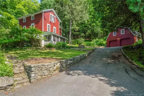 25 Alberts Hill Rd, Sandy Hook, CT 06482