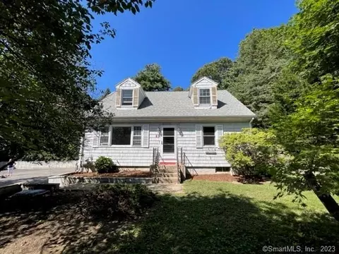89 S Broad St, Stonington, CT 06379