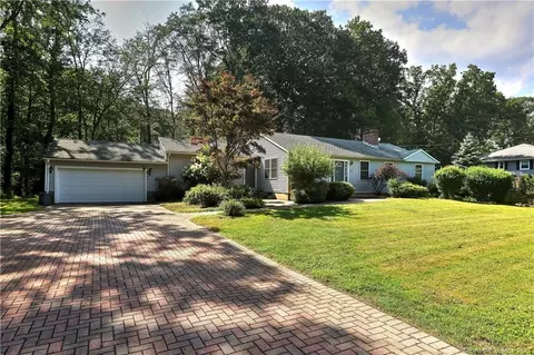 664 Saint Johns Dr, Orange, CT 06477